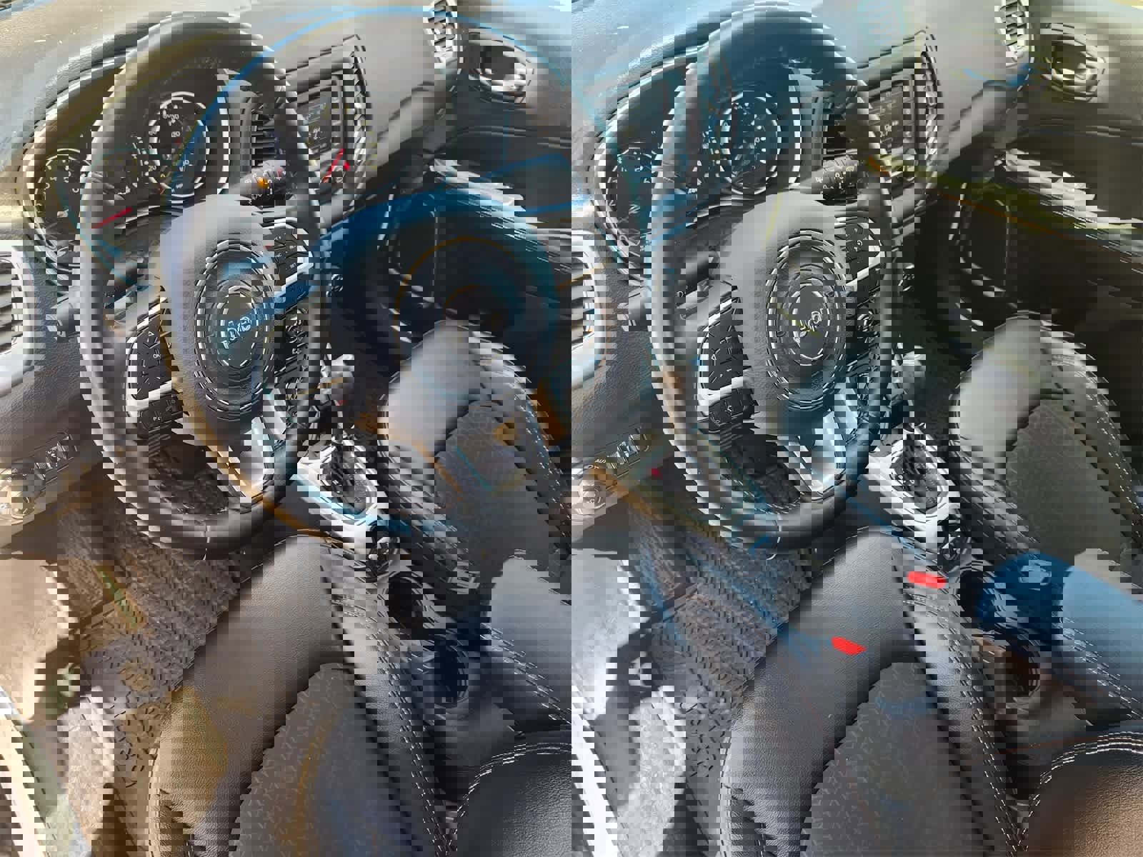 Used 2018 Jeep Compass Latitude w/ Cold Weather Group image 2