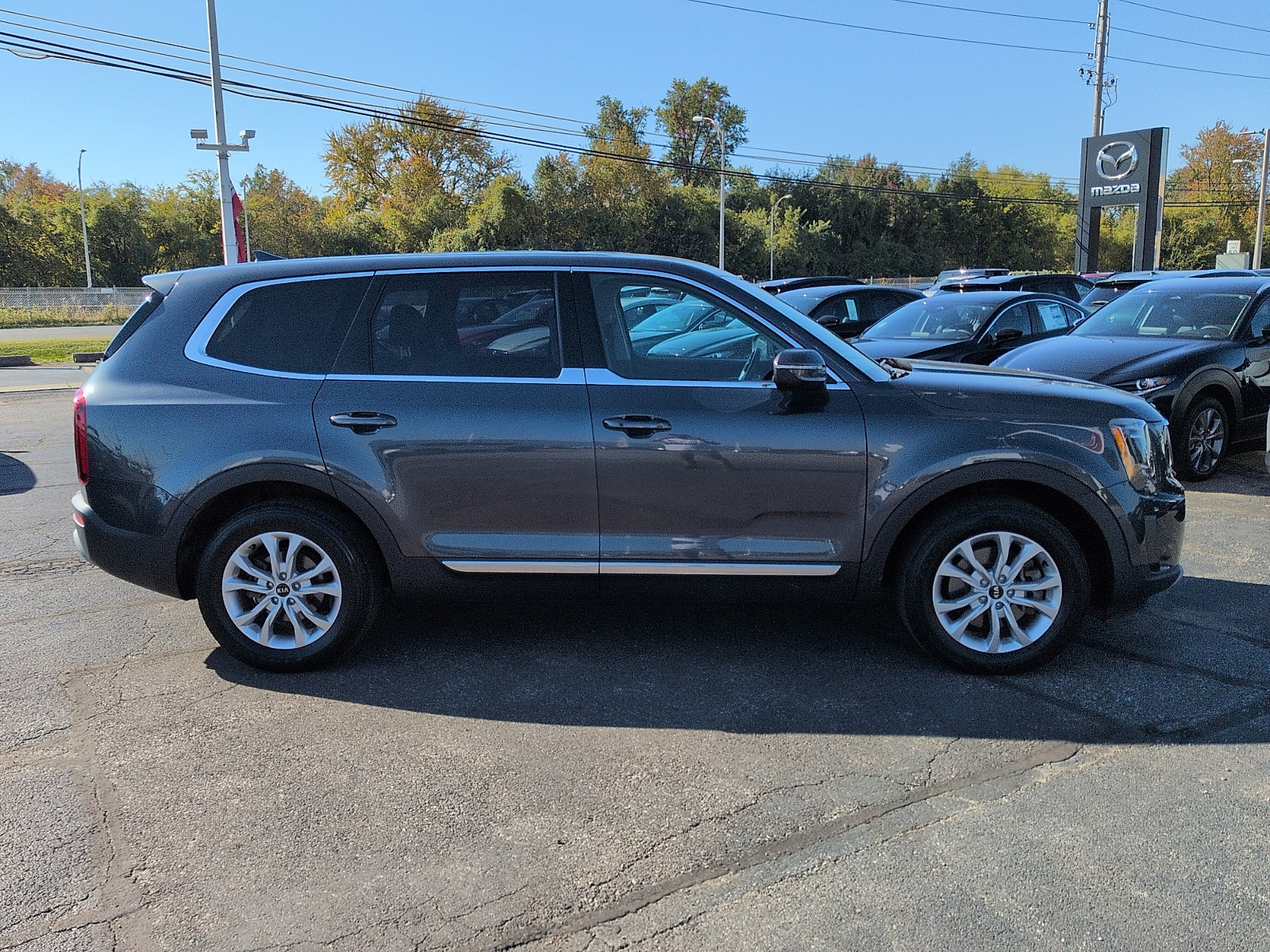 Used 2020 Kia Telluride LX FWD image 2