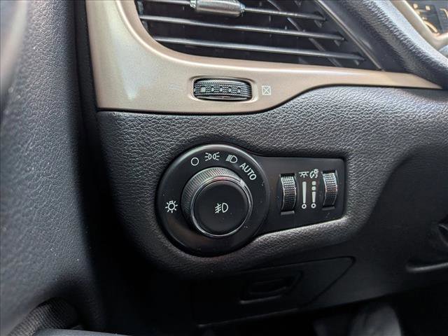 Used 2016 Jeep Cherokee Latitude image 16