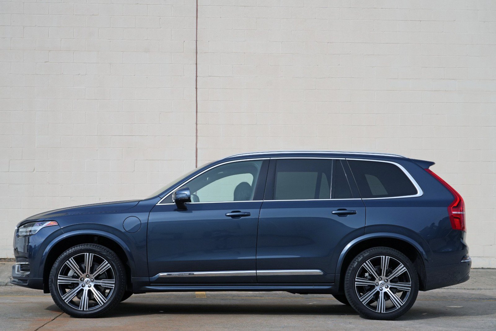 Used 2023 Volvo XC90 T8 Core AWD/4WD image 9