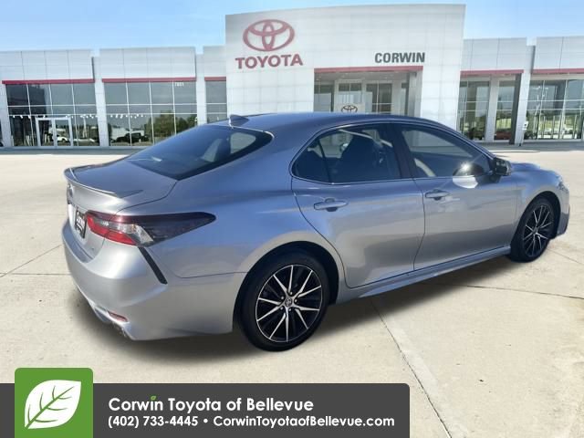 Used 2023 Toyota Camry SE image 5