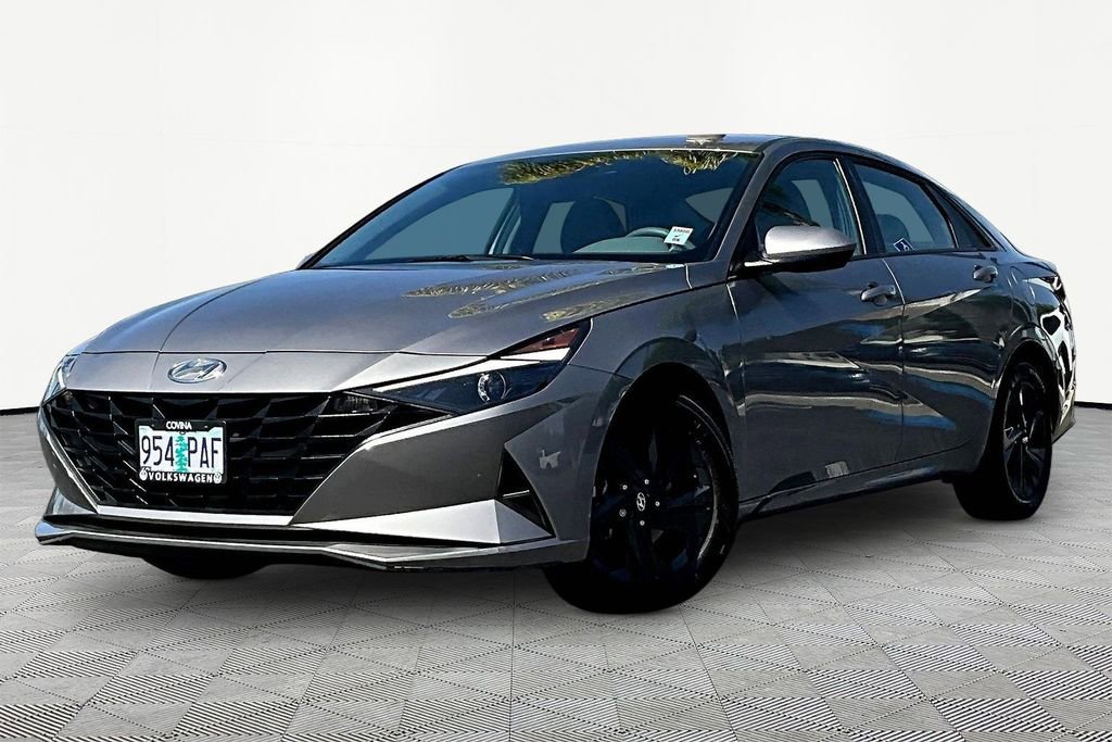 Used 2023 Hyundai Elantra SEL image 3