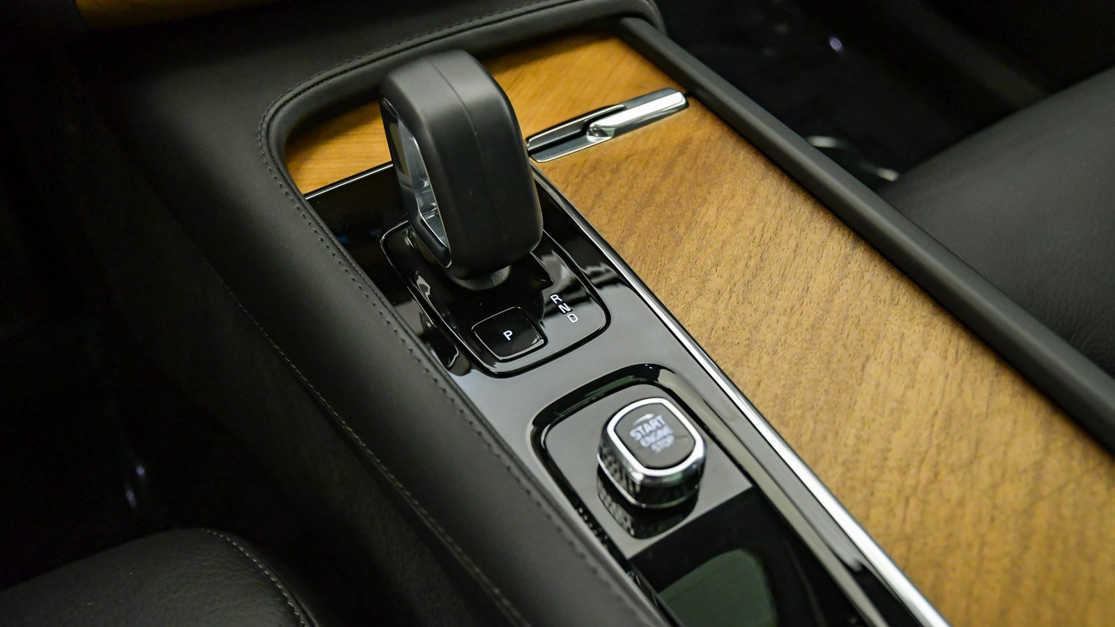 Certified 2025 Volvo XC90 B6 Ultra image 25