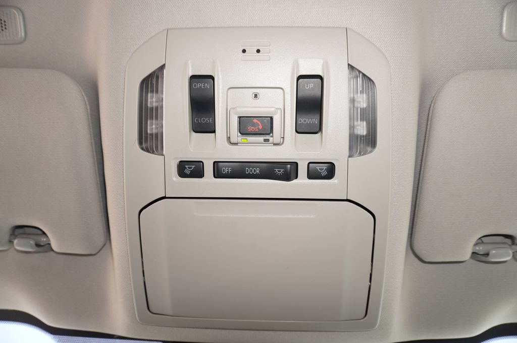 Used 2023 Toyota Highlander XLE FWD image 22