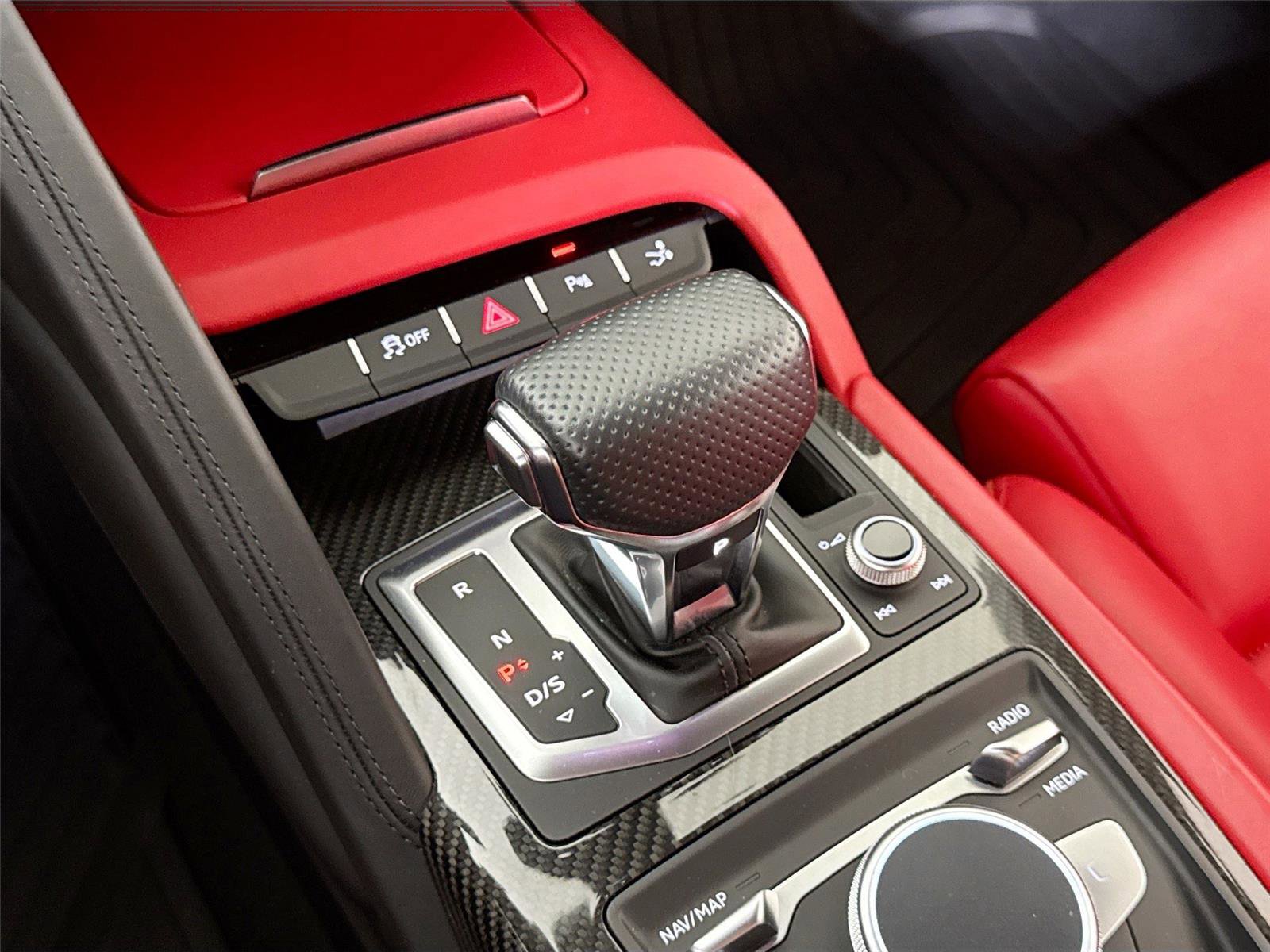 Used 2018 Audi R8 V10 w/ Premium Package image 21