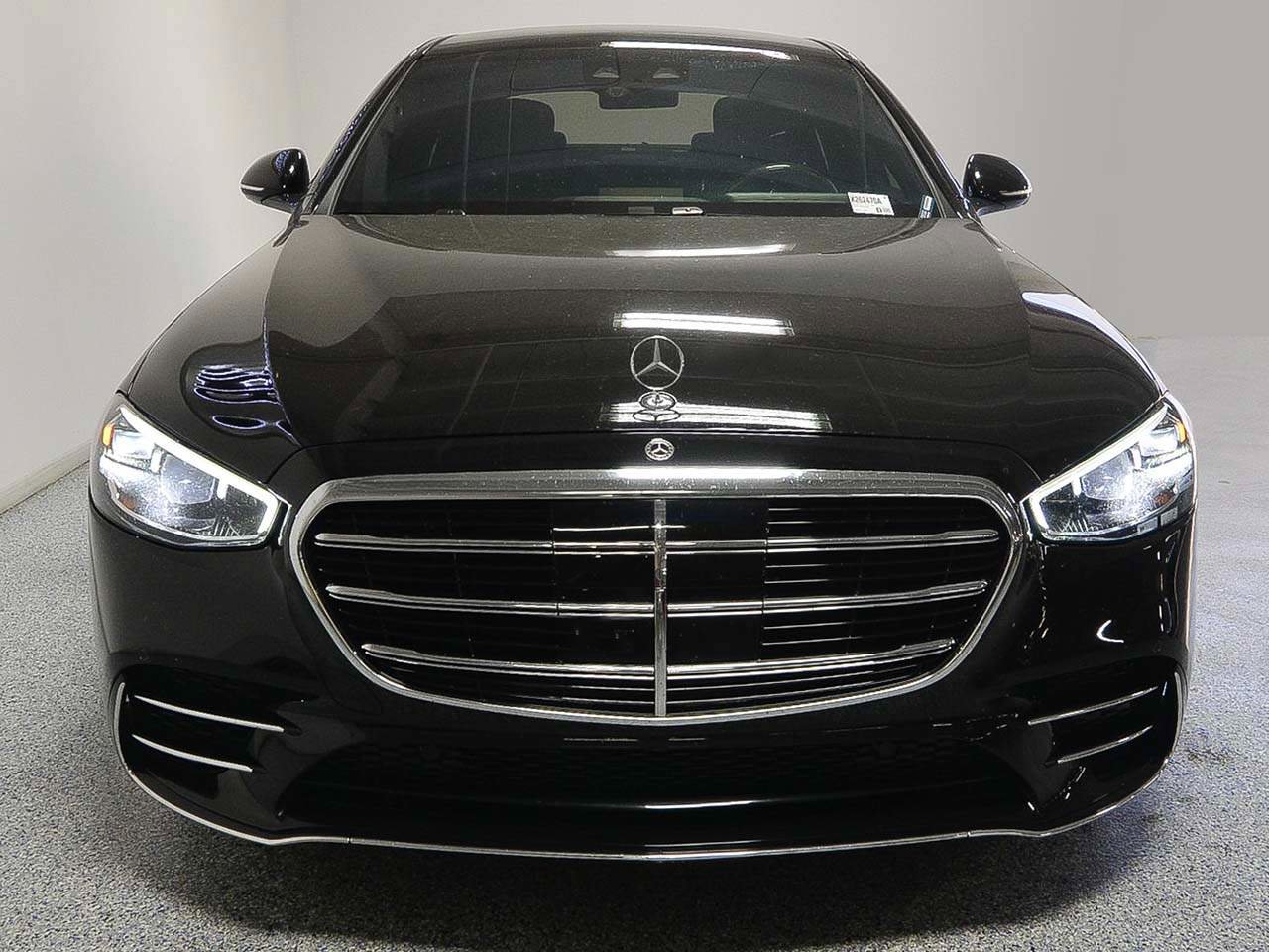 Used 2021 Mercedes-Benz S 580 4MATIC Sedan image 2