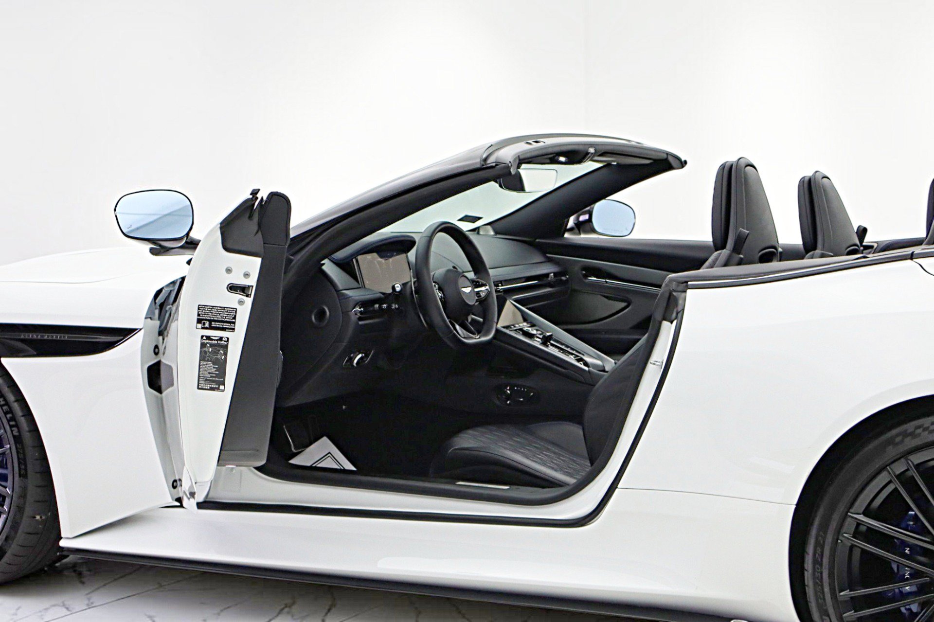 Used 2024 Aston Martin DB12 Convertible RWD image 7