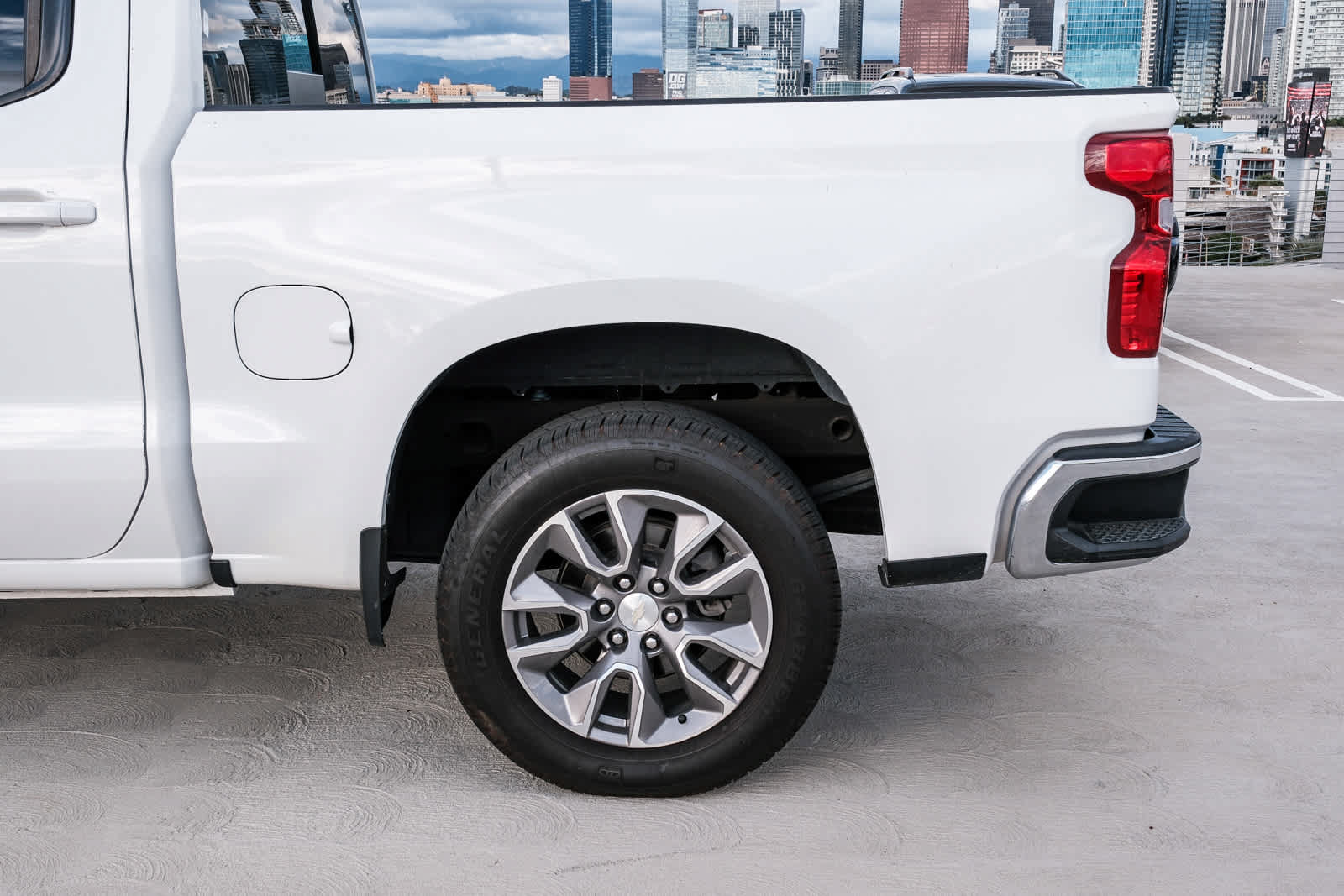 Used 2022 Chevrolet Silverado 1500 LT w/ All Star Edition Plus RWD image 8