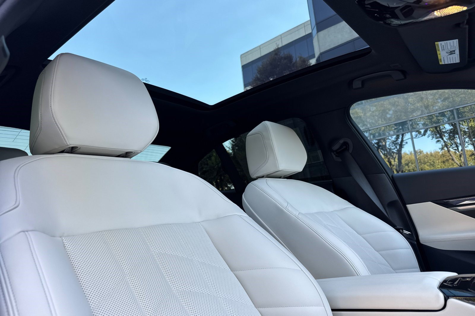 Certified 2025 BMW 550e xDrive w/ Premium Package AWD/4WD image 20