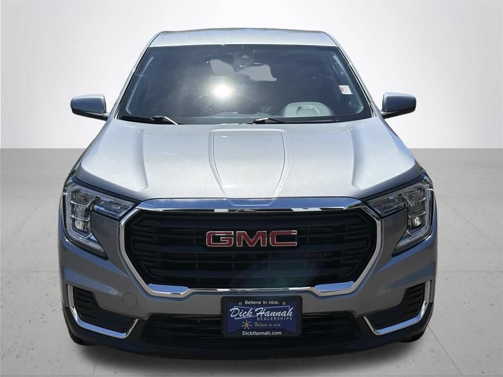 Used 2024 GMC Terrain SLE AWD/4WD image 3