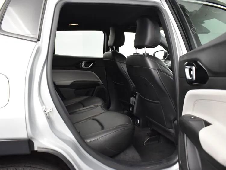 Used 2024 Jeep Compass Limited image 18