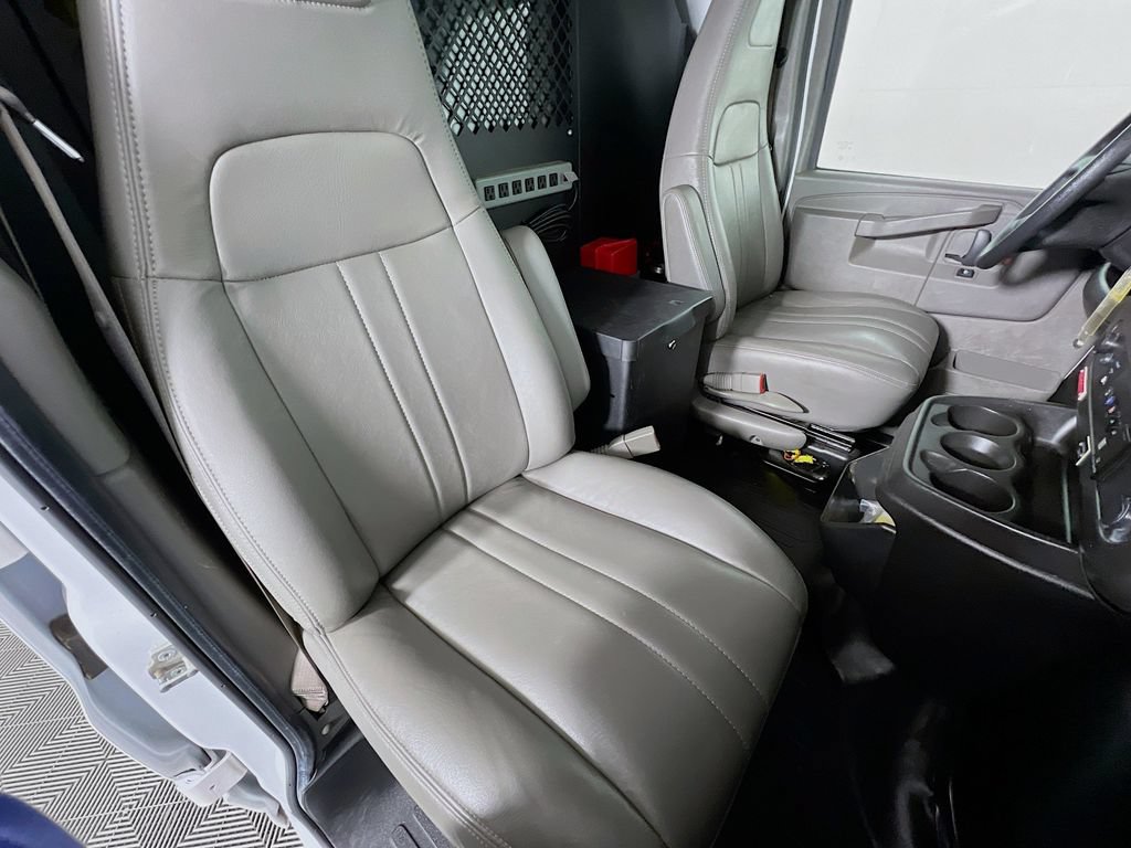 Used 2022 Chevrolet Express 2500 RWD image 25