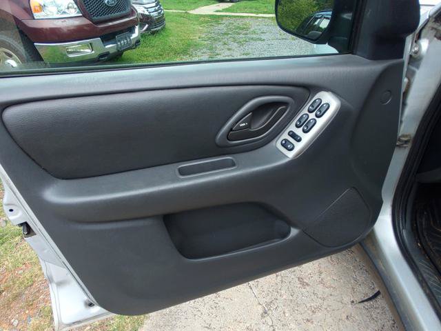 Used 2004 MAZDA Tribute LX w/ Luxury Pkg FWD image 11