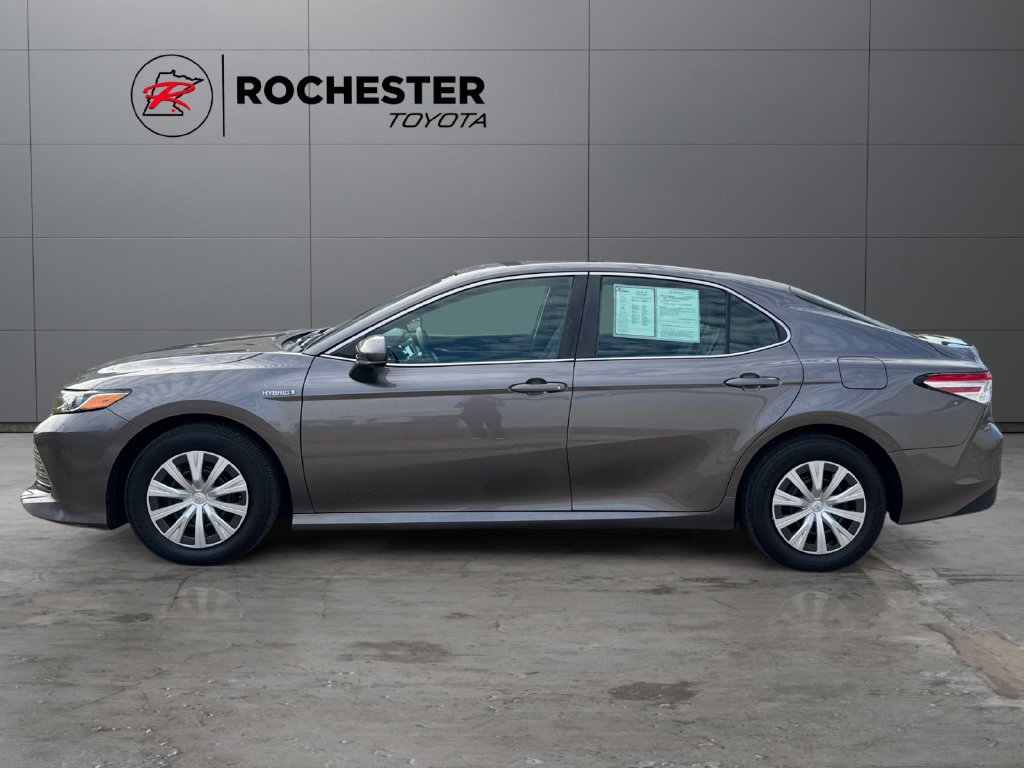 Used 2018 Toyota Camry LE FWD image 2