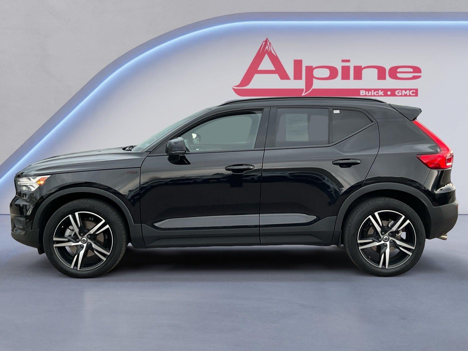 Used 2021 Volvo XC40 T5 R-Design AWD/4WD image 2