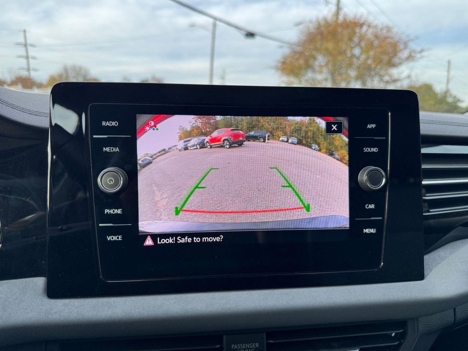 Used 2025 Volkswagen Jetta SE image 17