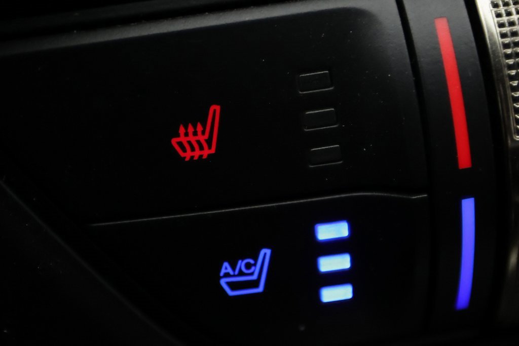 Used 2016 Ford Mustang Shelby GT350 w/ Technology Package image 28