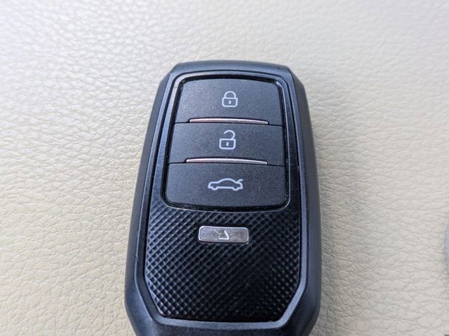 Used 2016 Toyota Highlander Limited w/ Driver Technology Package image 33