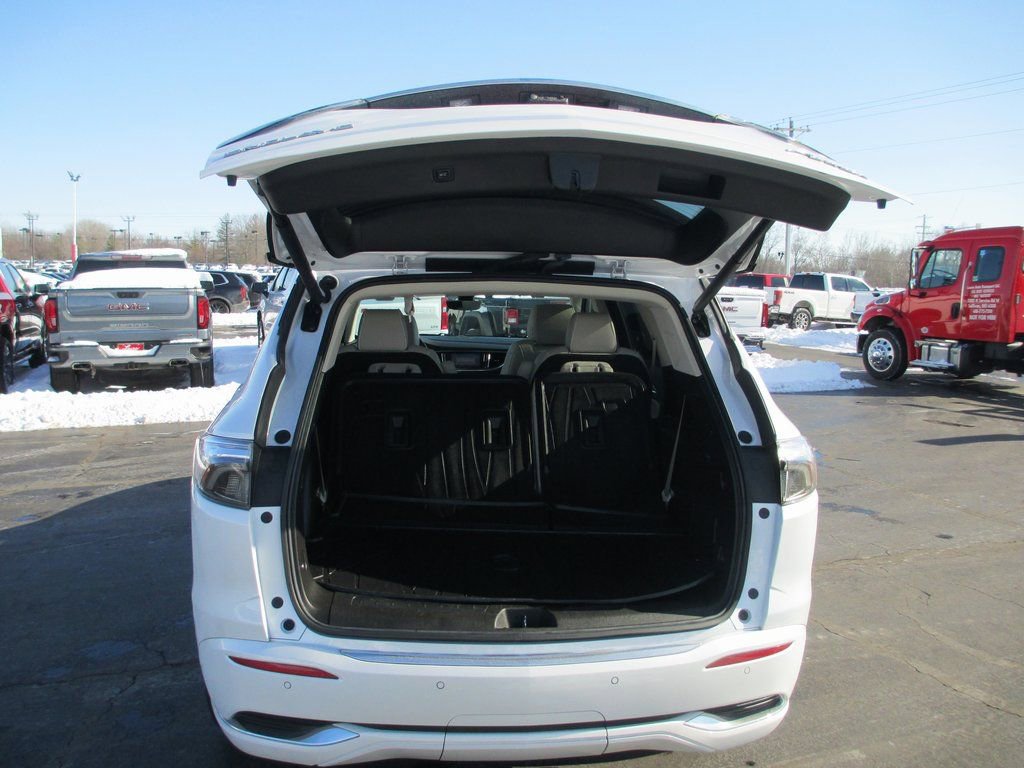 Used 2023 Buick Enclave Avenir image 7