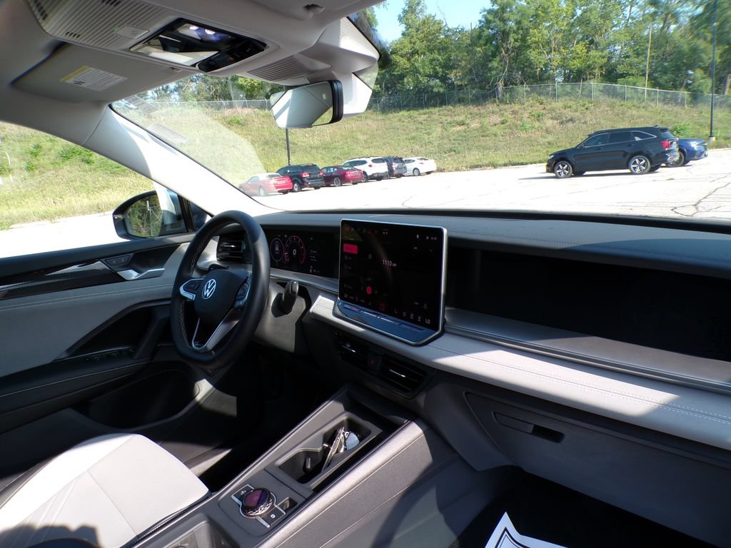 Used 2026 Volkswagen Tiguan SE AWD/4WD image 12