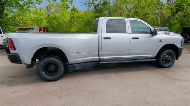 New 2026 RAM 3500 Tradesman AWD/4WD image 9
