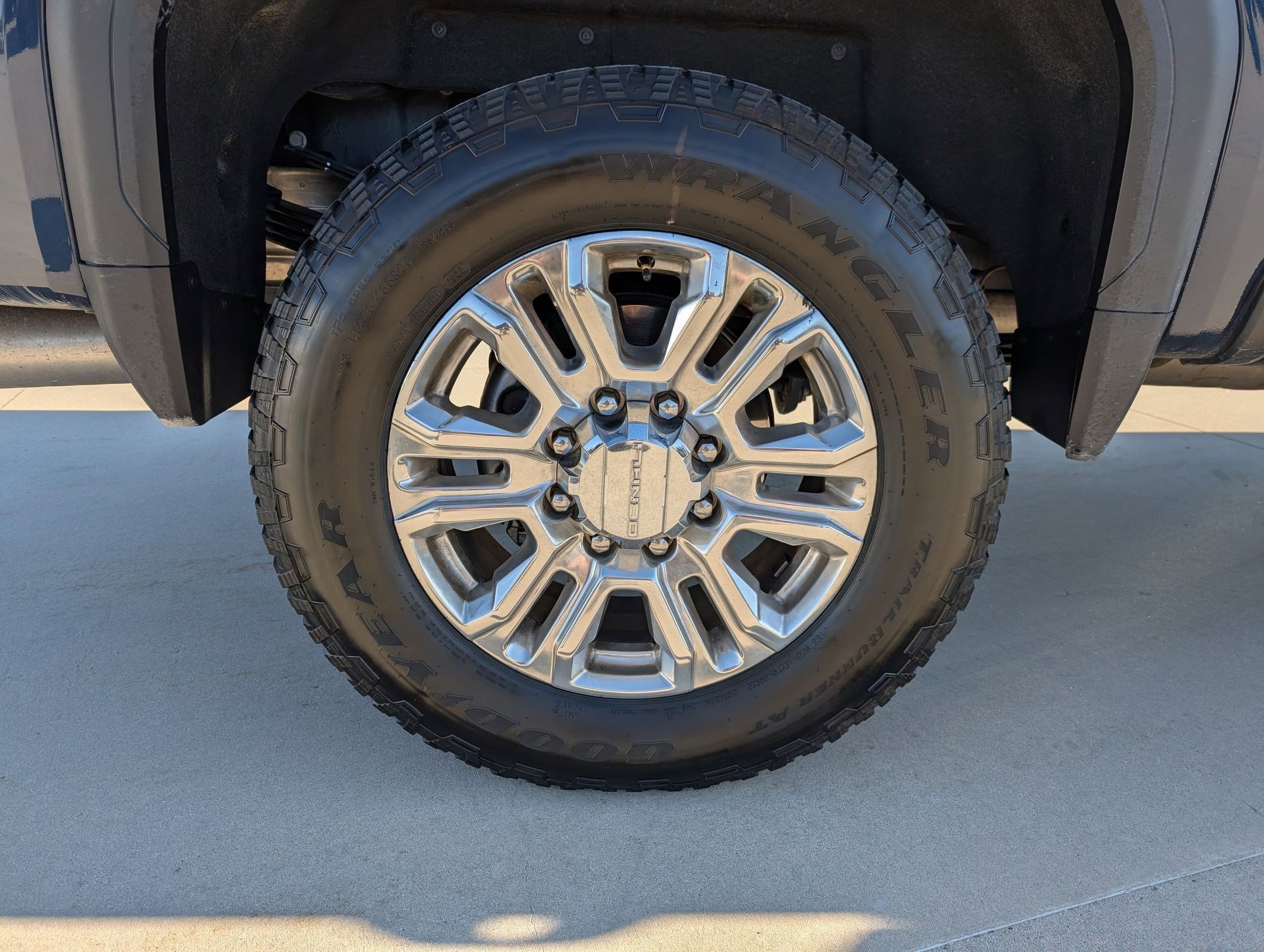 Used 2023 GMC Sierra 3500 Denali w/ Denali Ultimate Package image 13