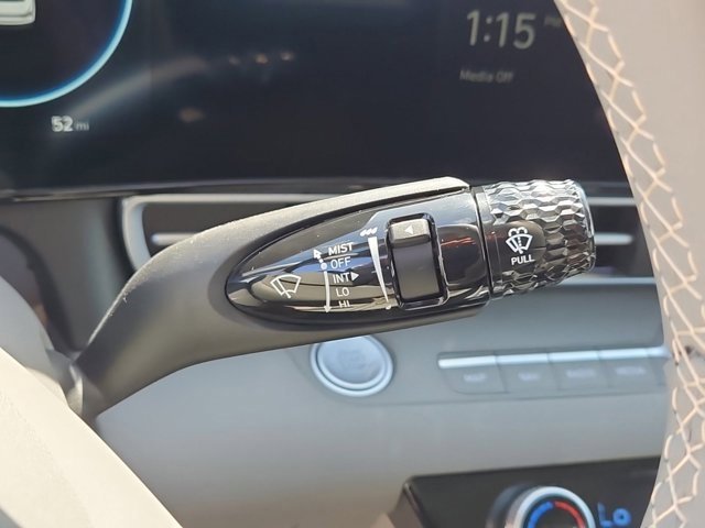 Certified 2025 Hyundai Elantra SEL image 22