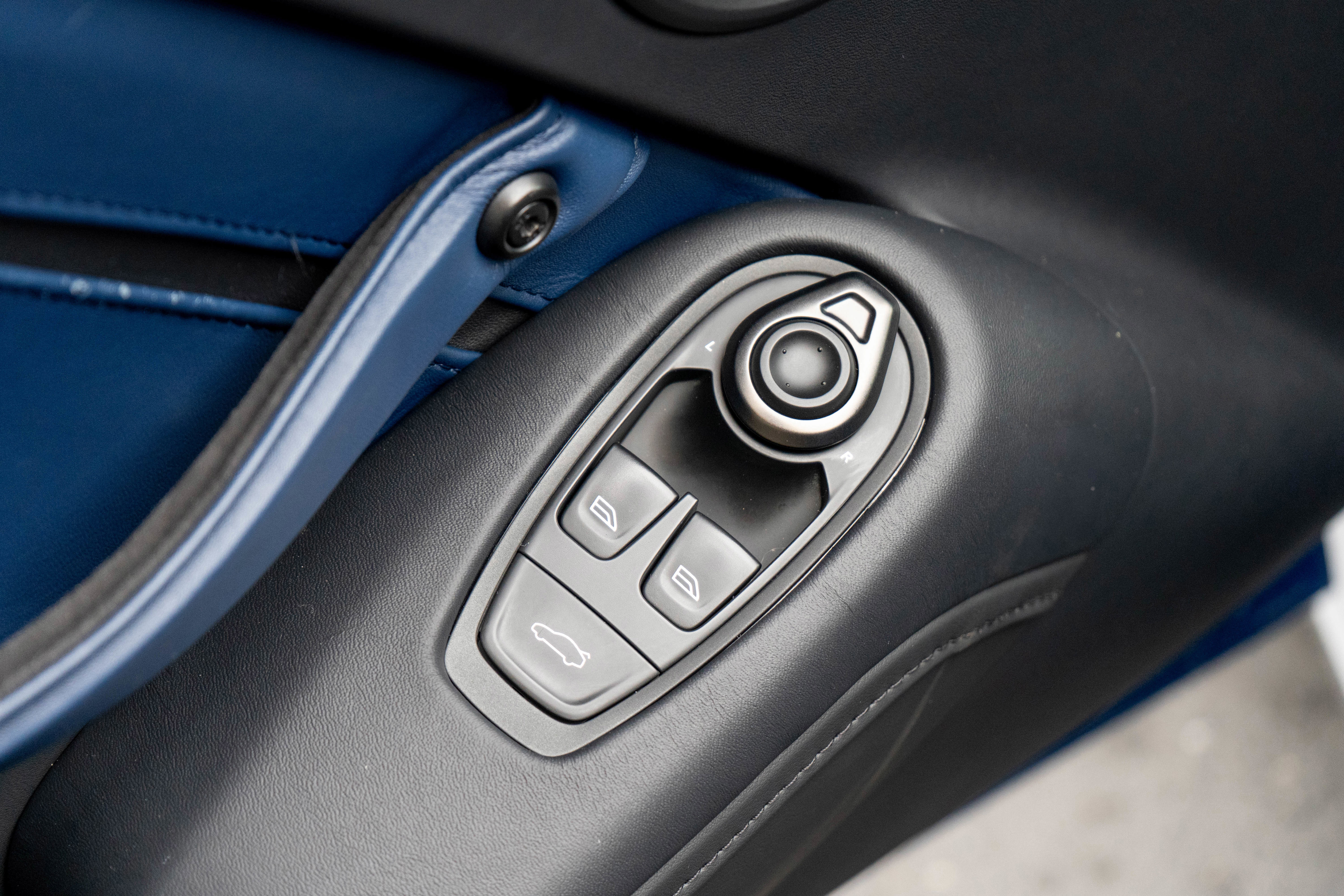 Used 2022 Aston Martin V8 Vantage image 15