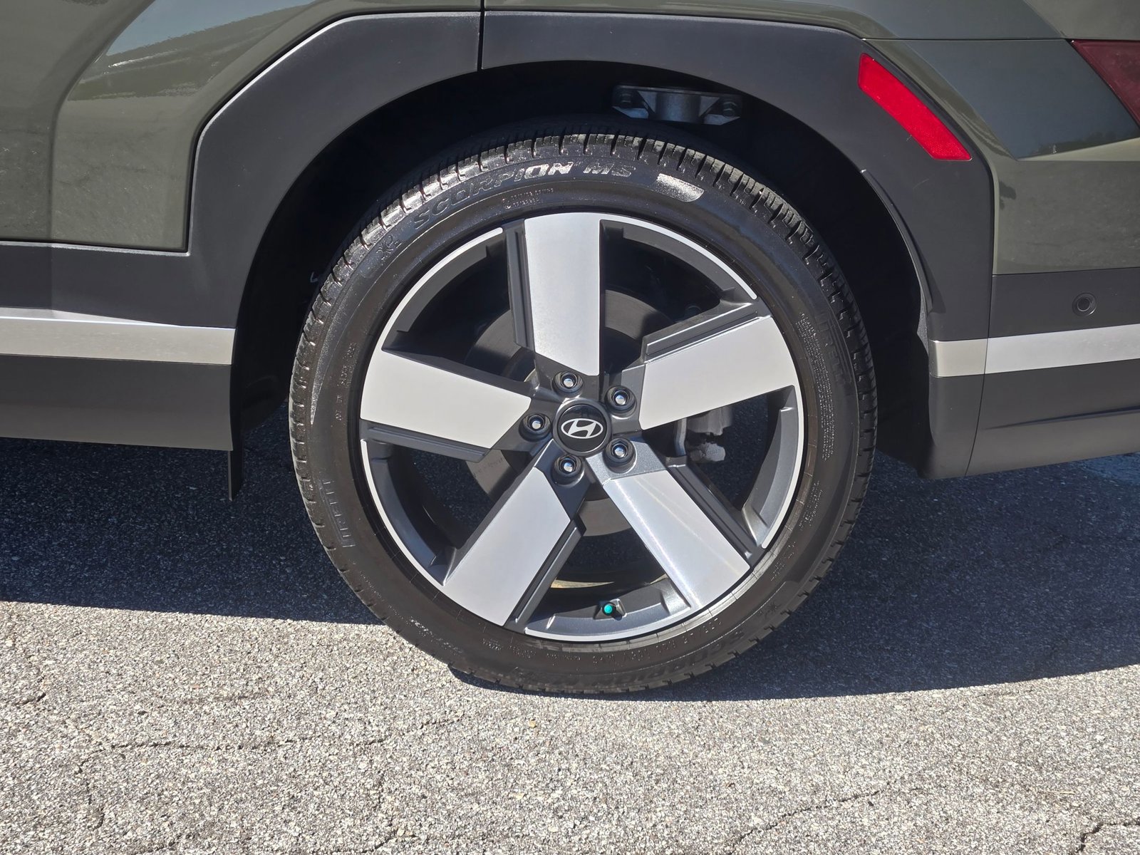 Used 2024 Hyundai Santa Fe Limited image 25