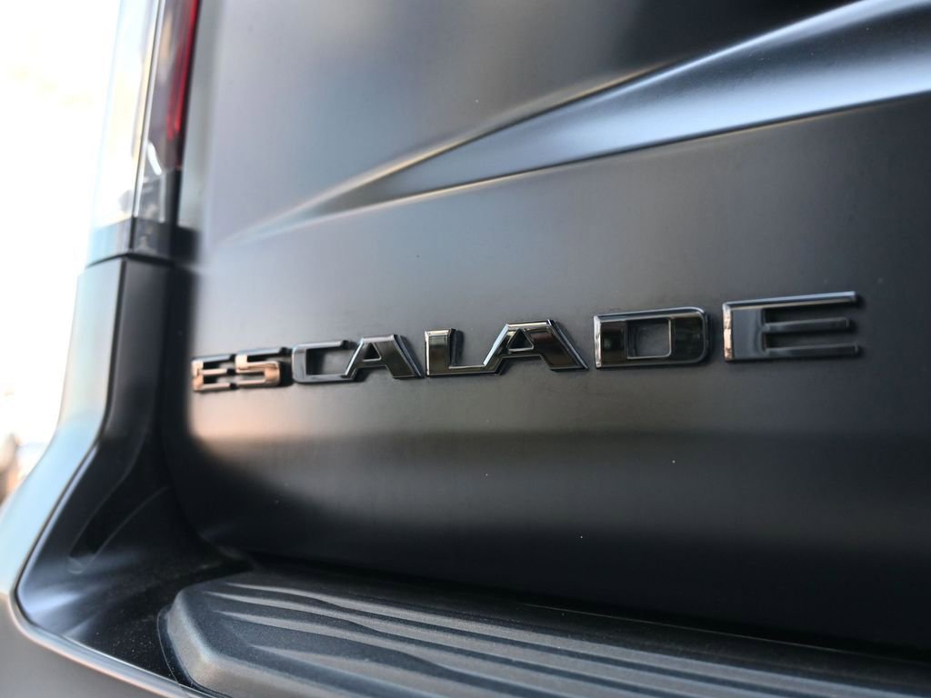 Used 2023 Cadillac Escalade V w/ LPO, ONYX Package image 10