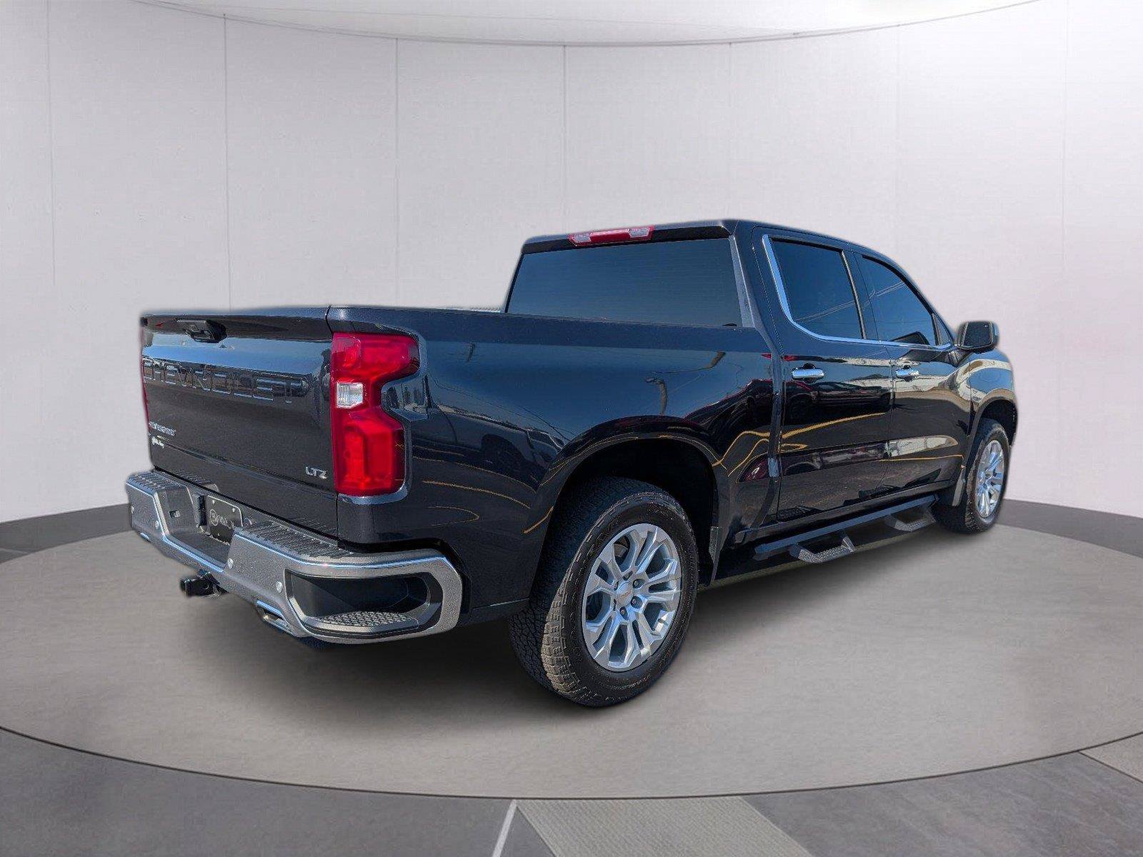 Used 2024 Chevrolet Silverado 1500 LTZ AWD/4WD image 7