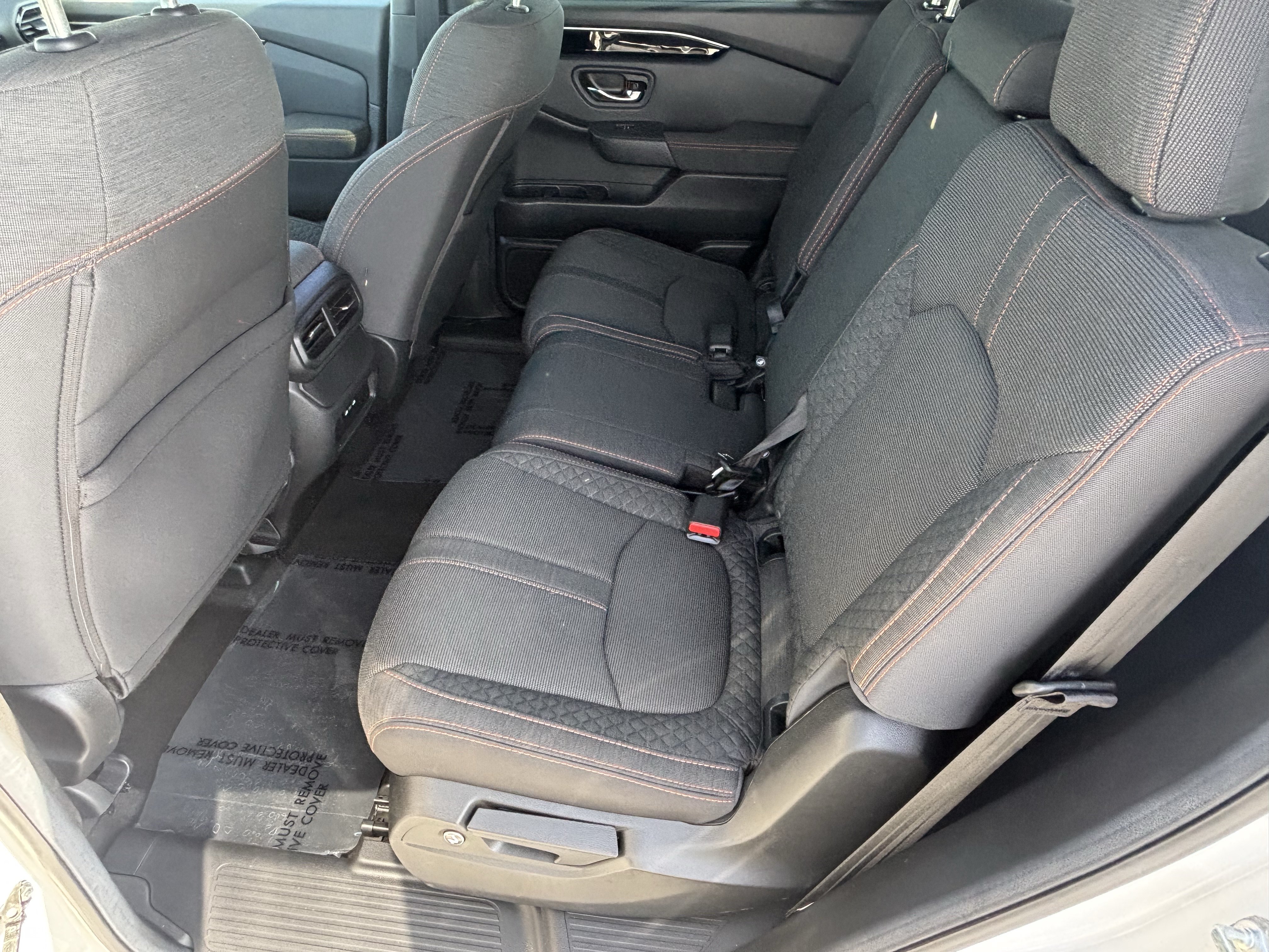 Used 2025 Honda Pilot Sport image 13