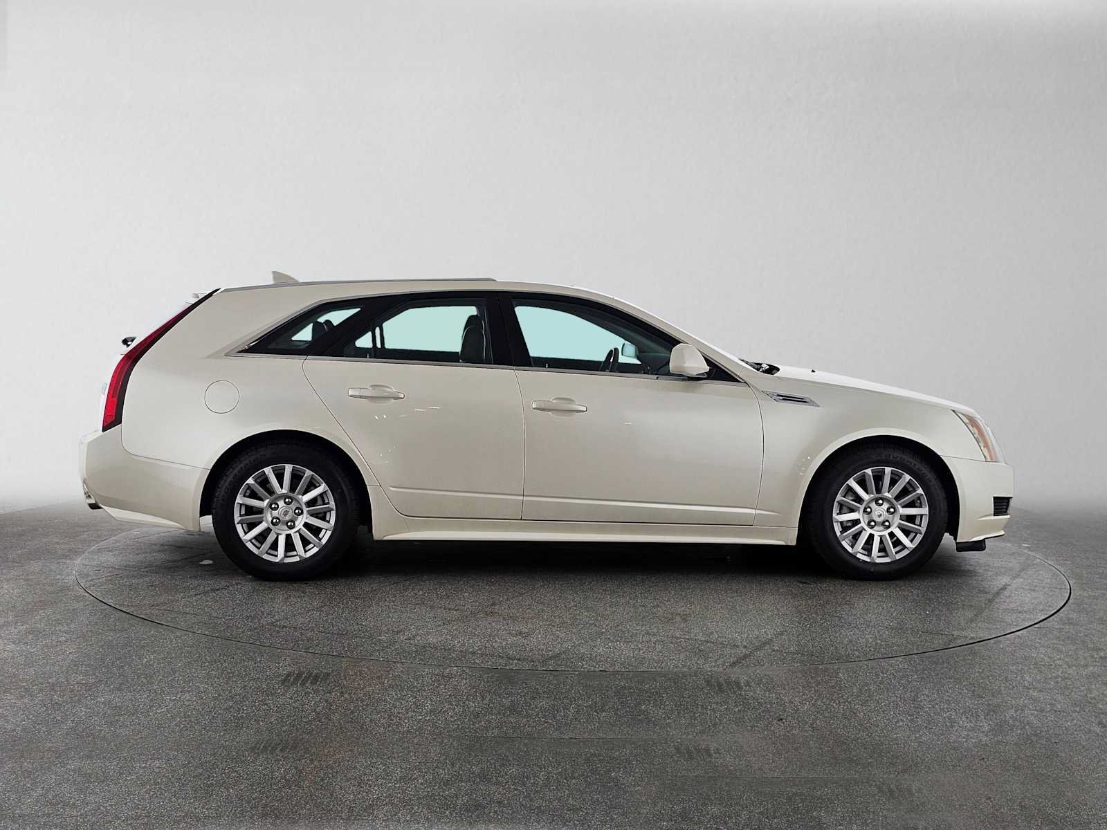 Used 2010 Cadillac CTS Luxury RWD image 2