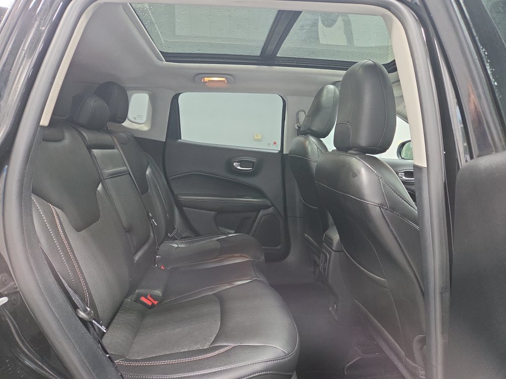 Used 2018 Jeep Compass Latitude AWD/4WD image 18