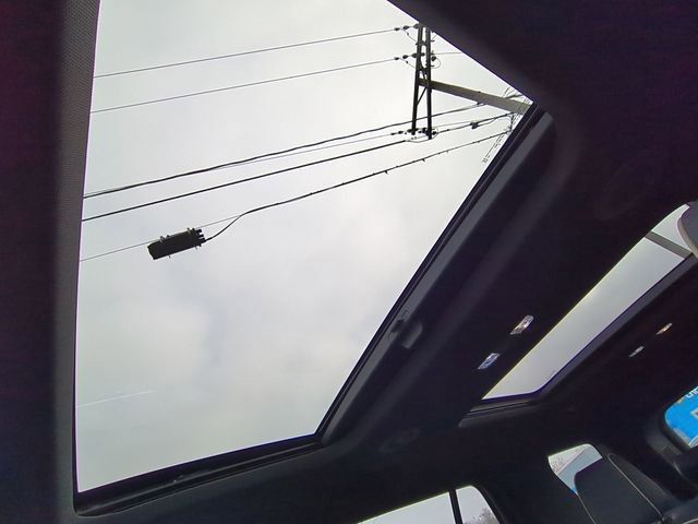 Certified 2023 Chevrolet Traverse Premier w/ LPO, Floor Liner Package image 20