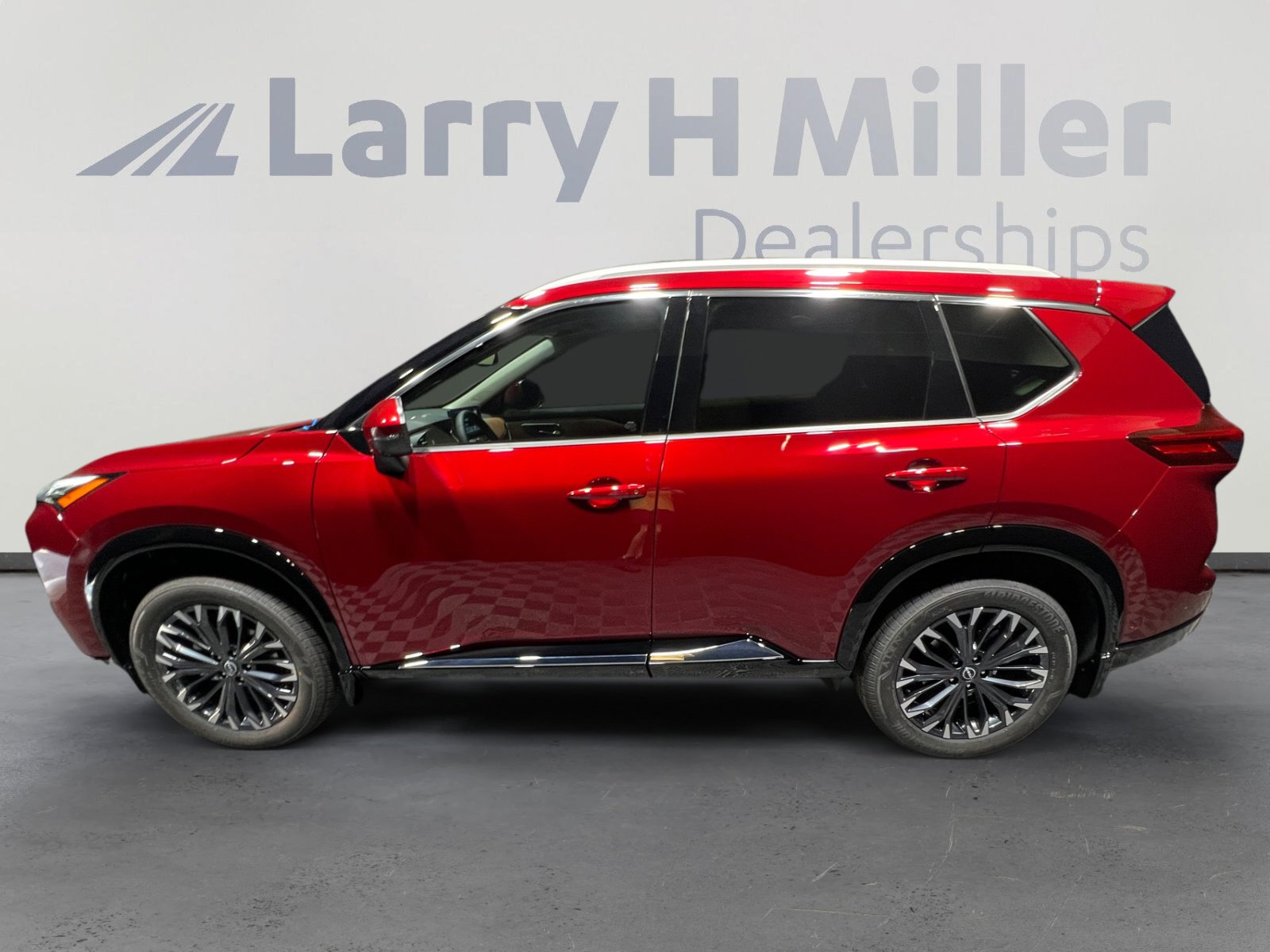 New 2026 Nissan Rogue Platinum image 2