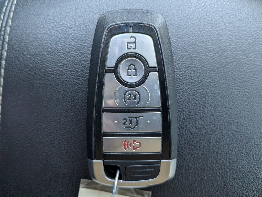 Used 2022 Ford Edge Titanium image 32