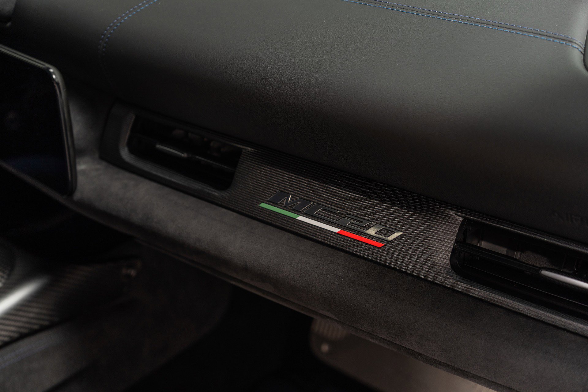 Used 2022 Maserati MC20 Coupe image 28