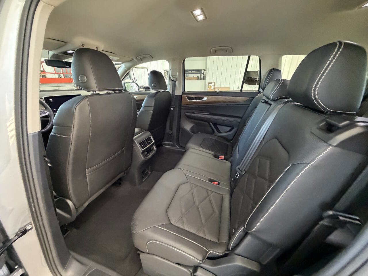 Used 2025 Volkswagen Atlas SE image 21