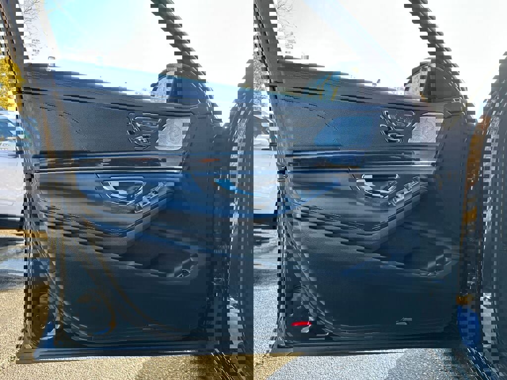 Used 2019 Mercedes-Benz S 560 4MATIC Sedan w/ Premium Package image 9