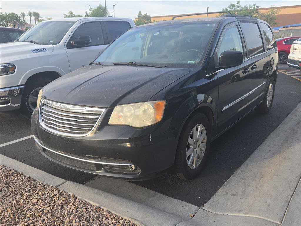 Used 2013 Chrysler Town & Country Touring FWD image 1