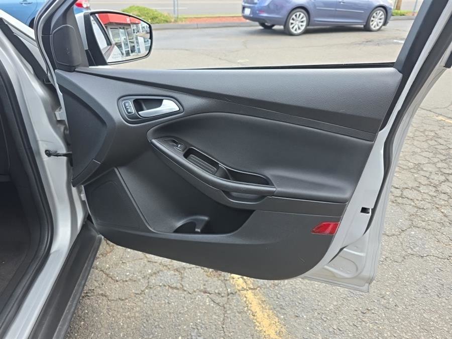Used 2018 Ford Focus SE image 11