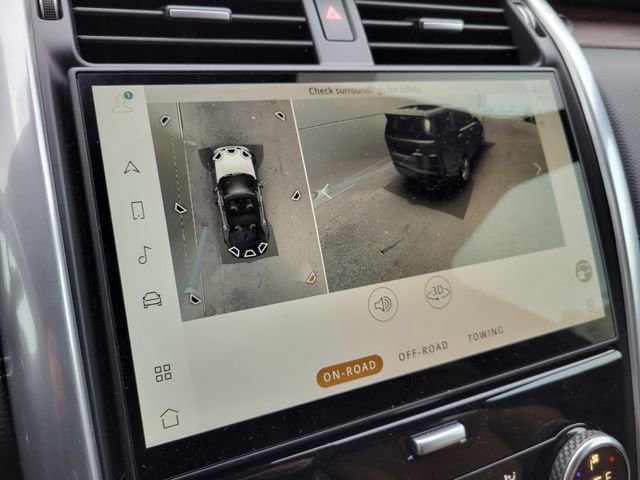 Used 2025 Land Rover Discovery Dynamic SE image 36