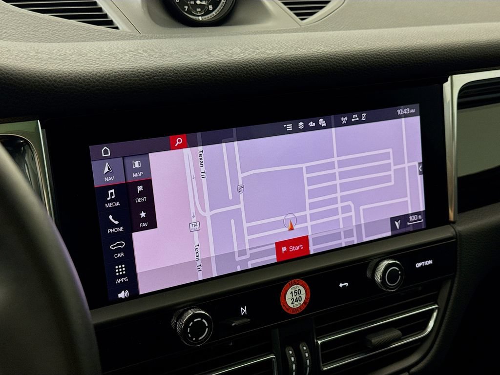 Certified 2025 Porsche Macan AWD/4WD image 20