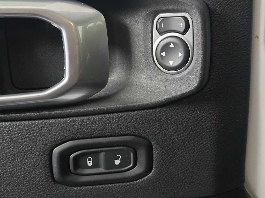 Used 2021 Jeep Wrangler Unlimited Sahara image 12