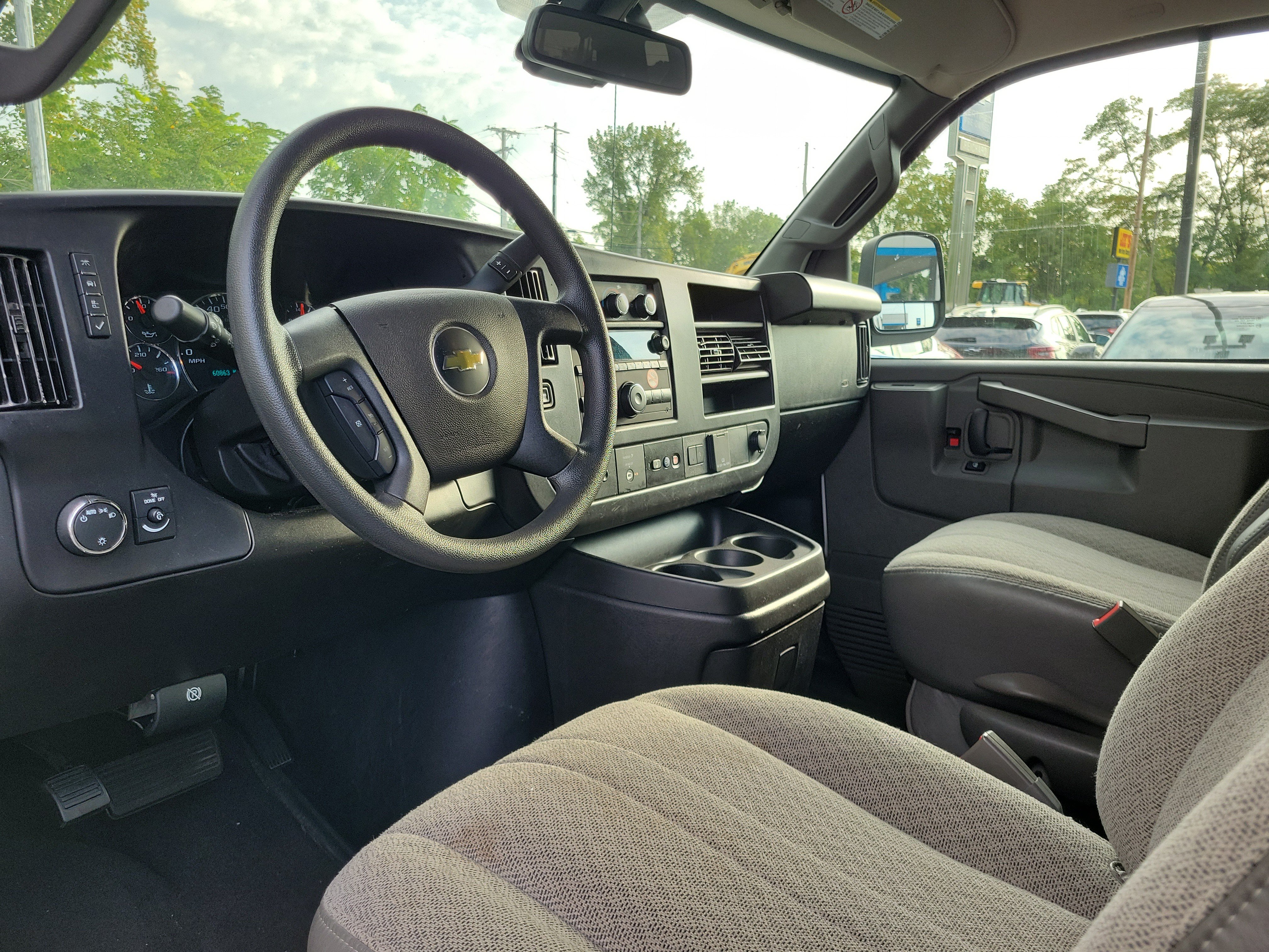 Used 2024 Chevrolet Express 3500 LT w/ LT Preferred Equipment Group RWD image 18