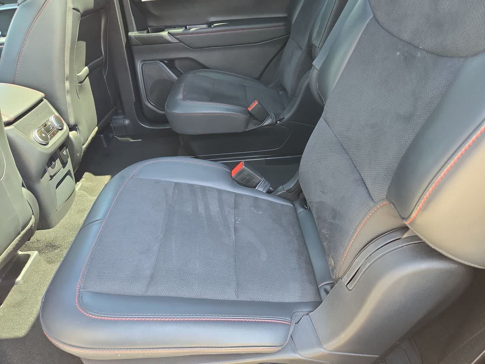 Used 2025 Ford Explorer ST AWD/4WD image 19