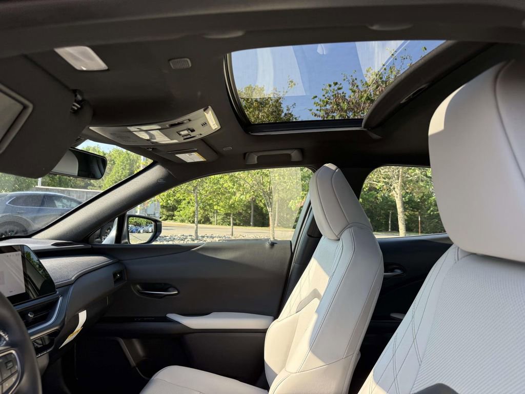 Used 2025 Lexus UX 300h AWD w/ Accessory Package (Z1) image 20