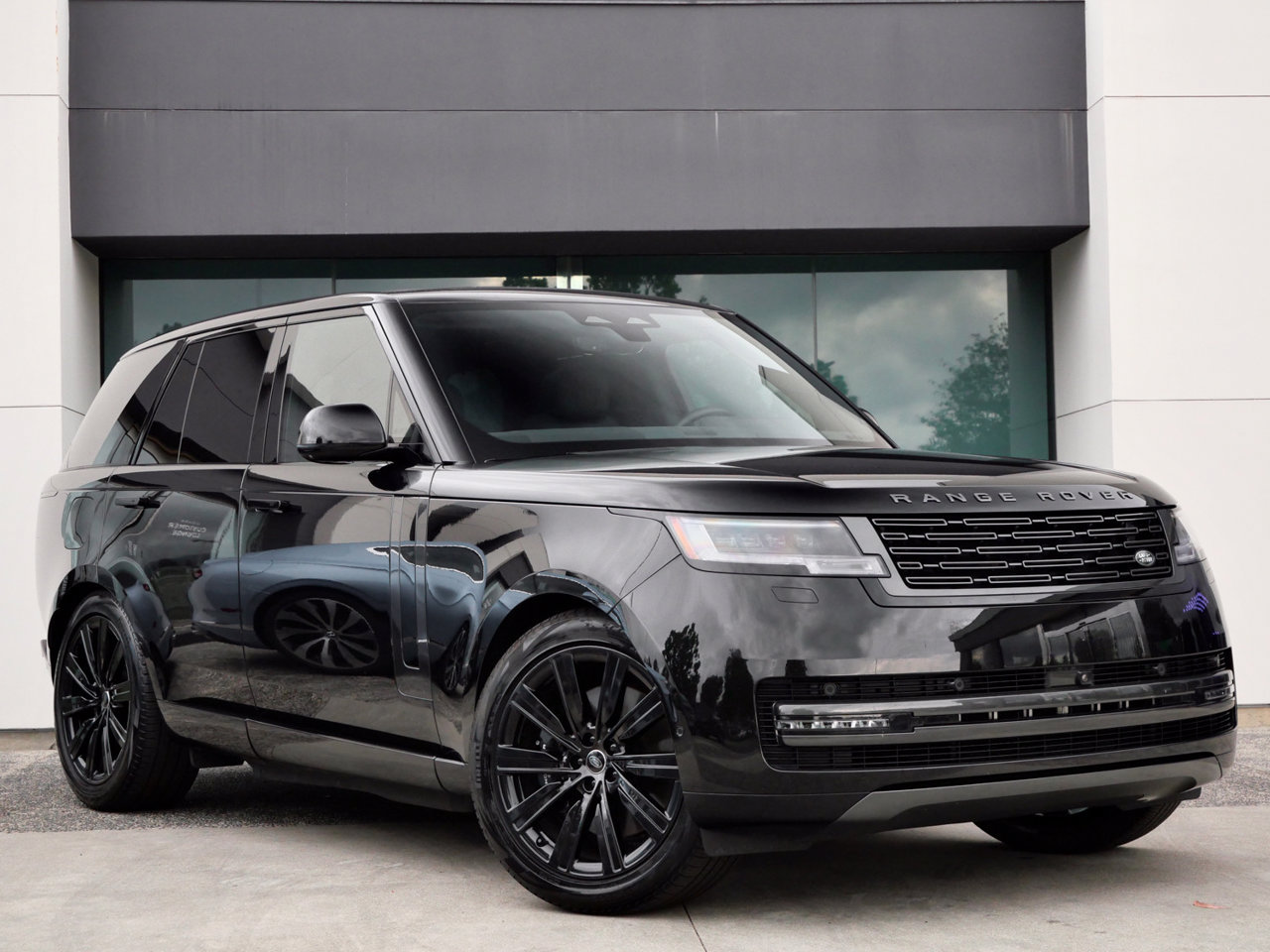 Used 2025 Land Rover Range Rover SE