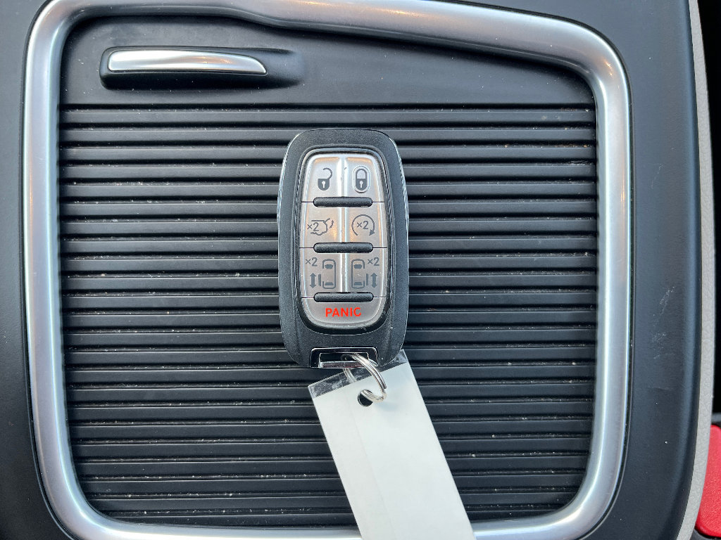 Used 2024 Chrysler Pacifica Touring-L image 22